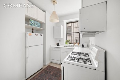 Welcome to your urban sanctuary in the Upper West Side. This - photo 3