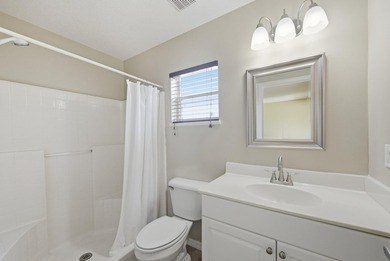 Welcome to this beautifully maintained 3-bedroom, 3-bathroom - photo 15