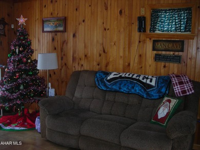 Looking to down size, you just found this cozy 2 Bedroom with 1