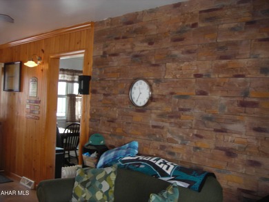 Looking to down size, you just found this cozy 2 Bedroom with 1