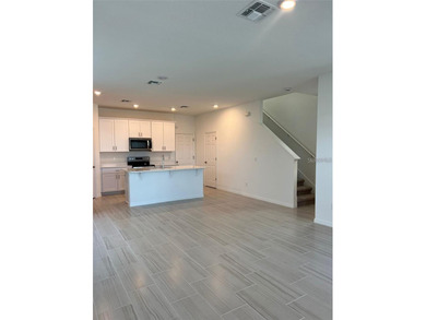 Stunning Bungalow Across from the Clubhouse - Investment - photo 3