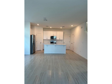 Stunning Bungalow Across from the Clubhouse - Investment - photo 4