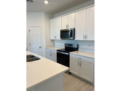 Stunning Bungalow Across from the Clubhouse - Investment - photo 5