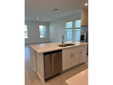 Stunning Bungalow Across from the Clubhouse - Investment - photo 6