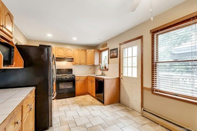 Welcome to 10 Brian Drive, East Islip-a beautifully maintained - photo 11