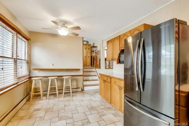 Welcome to 10 Brian Drive, East Islip-a beautifully maintained - photo 12