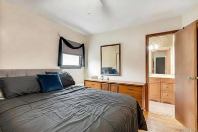 Welcome to 10 Brian Drive, East Islip-a beautifully maintained - photo 16