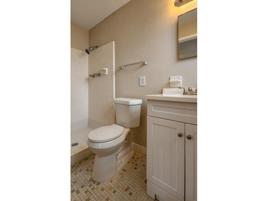 BRAND NEW ROOF in 2025. NEW Carpet. Seller is willing to FULLY - photo 17