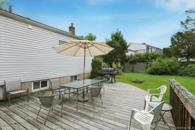 Welcome to 10 Brian Drive, East Islip-a beautifully maintained - photo 19