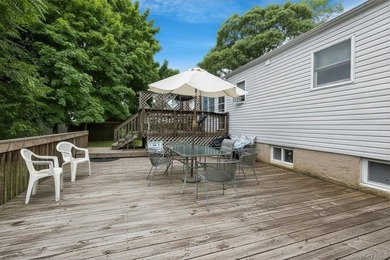 Welcome to 10 Brian Drive, East Islip-a beautifully maintained - photo 20