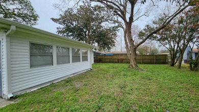 BRAND NEW ROOF in 2025. NEW Carpet. Seller is willing to FULLY - photo 25