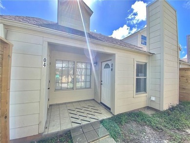 Welcome to this beautifully maintained 2-bedroom, 2-bath - photo 2