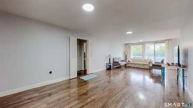 Welcome to Regency Towers, where comfort, convenience, and - photo 4