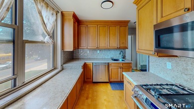 Welcome to Regency Towers, where comfort, convenience, and - photo 7