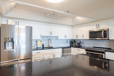 Beautiful 3 bedroom 3 full bath unit with Amazing Panoramic - photo 18