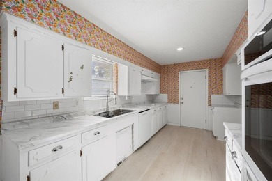 Excellent remodel opportunity! This two-story, 4 bedroom, 2.5 - photo 6