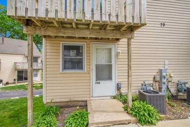 Gorgeous, move-in-ready, end-unit townhouse with 2 bedrooms, 1.5 - photo 1