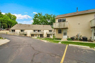 Gorgeous, move-in-ready, end-unit townhouse with 2 bedrooms, 1.5 - photo 2