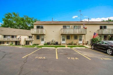 Gorgeous, move-in-ready, end-unit townhouse with 2 bedrooms, 1.5 - photo 3