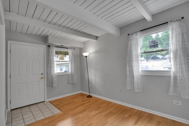 Gorgeous, move-in-ready, end-unit townhouse with 2 bedrooms, 1.5 - photo 4