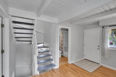 Gorgeous, move-in-ready, end-unit townhouse with 2 bedrooms, 1.5 - photo 6