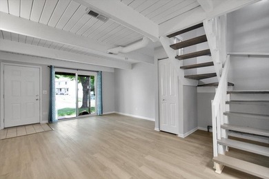 Gorgeous, move-in-ready, end-unit townhouse with 2 bedrooms, 1.5 - photo 8