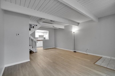 Gorgeous, move-in-ready, end-unit townhouse with 2 bedrooms, 1.5 - photo 9