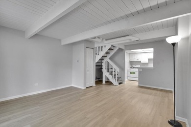Gorgeous, move-in-ready, end-unit townhouse with 2 bedrooms, 1.5 - photo 10