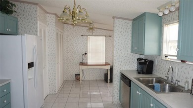 PONDEROSA PARK - SUPERB 2 BEDROOM, 2 BATH, BUILT IN 1994, EAT-IN - photo 3