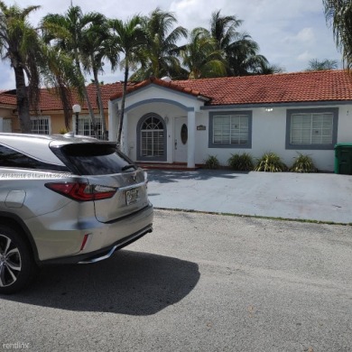 Lake Townhome/Townhouse For Sale in Hialeah, Florida