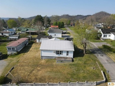 Wonderful opportunity to build sweat equity, rental home or fix - photo 12