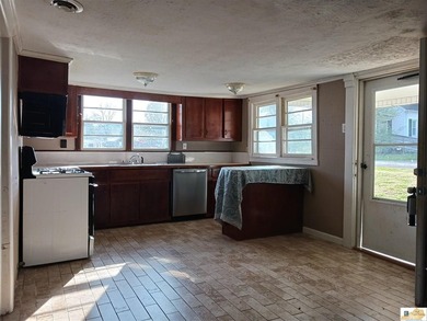 Wonderful opportunity to build sweat equity, rental home or fix - photo 28
