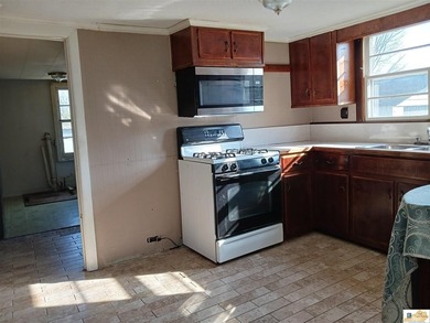 Wonderful opportunity to build sweat equity, rental home or fix - photo 29