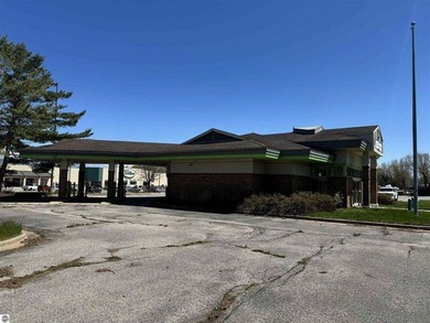 Establish your business in this high-visibility, 2,500 sq. ft - photo 2