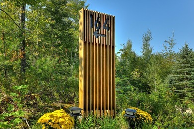 Nichee sur les rives paisibles du lac a l'Ile, cette residence - photo 2