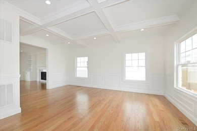 Welcome to this beautiful newly constructed center hall colonial - photo 5