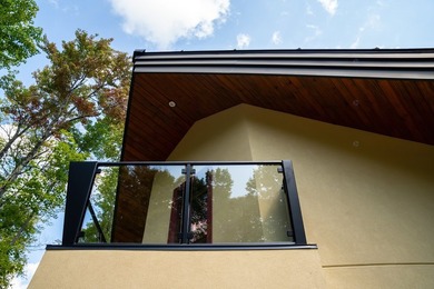 Nichee sur les rives paisibles du lac a l'Ile, cette residence - photo 7