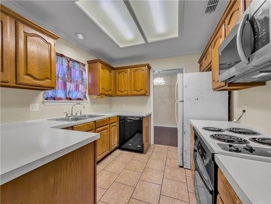 Experience the perfect harmony of comfort and convenience in - photo 9