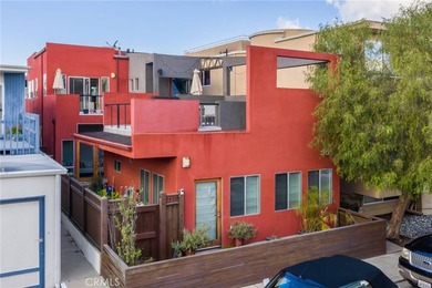 3 Bedroom, 2.5 Bath House + Detached 1 Bedroom, 1 Bathroom - photo 1
