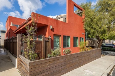 3 Bedroom, 2.5 Bath House + Detached 1 Bedroom, 1 Bathroom - photo 2