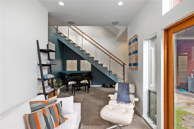 3 Bedroom, 2.5 Bath House + Detached 1 Bedroom, 1 Bathroom - photo 8