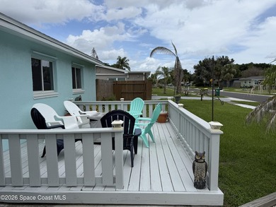 This beautiful home boasts 4 bedrooms pus a bonus/flex room and - photo 2