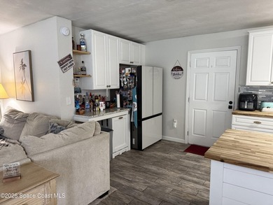 This beautiful home boasts 4 bedrooms pus a bonus/flex room and - photo 6