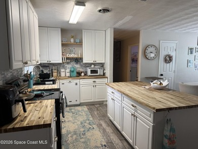 This beautiful home boasts 4 bedrooms pus a bonus/flex room and - photo 8