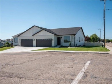 American Falls Lake Home For Sale in American Falls Idaho