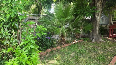 INVESTMENT OPPORTUNITY!! Main house is 4 Bedrooms and 1 Bath and - photo 4