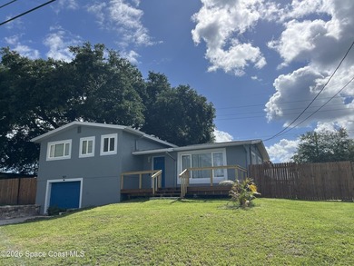 TRI LEVEL HOME on .26 of an acre! 3 Bedroom 2 bath with Living - photo 3