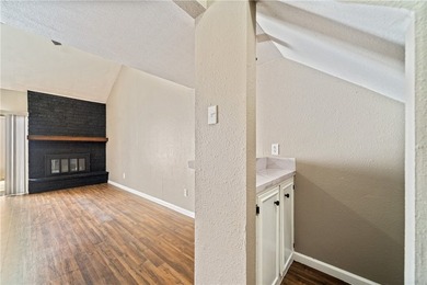 Welcome to this beautifully updated 3-bedroom, 2-bath home - photo 7