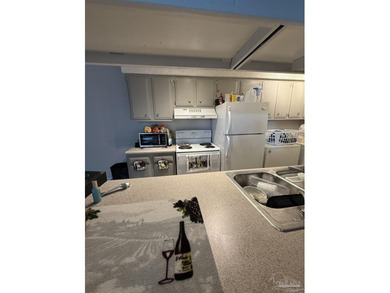 REDUCED PRICE!! I HAVE A VERY MOTIVATED SELLER. THIS TOWNHOME IS - photo 10