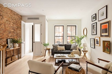 Welcome to this beautifully reimagined 1915 townhouse a fully - photo 1